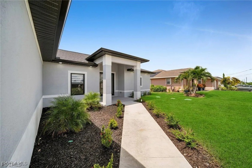 Beautiful new construction (2024) home will not last long! This - photo 4