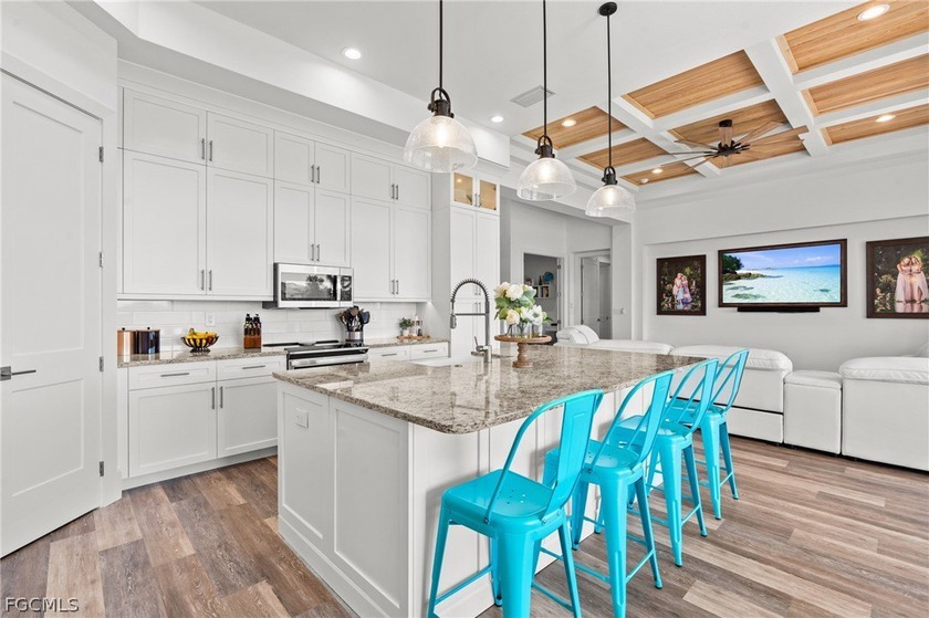 Wow, what a beautiful house! As you arrive, the home's curb - photo 8