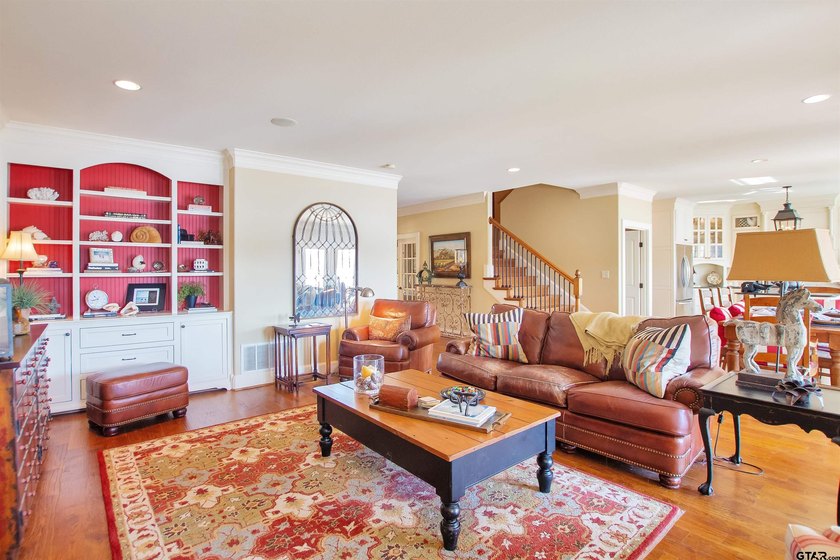 This stunning 4-bedroom, custom built 3408 sq ft lake front home - photo 5