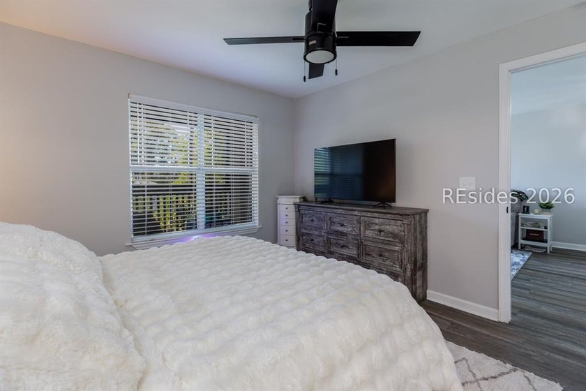 You'll LOVE this villa! Loaded with new improvements. New A/C - photo 9