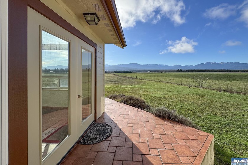 Beautiful &amp; all encompassing views of the Olympic Mountains! - photo 11