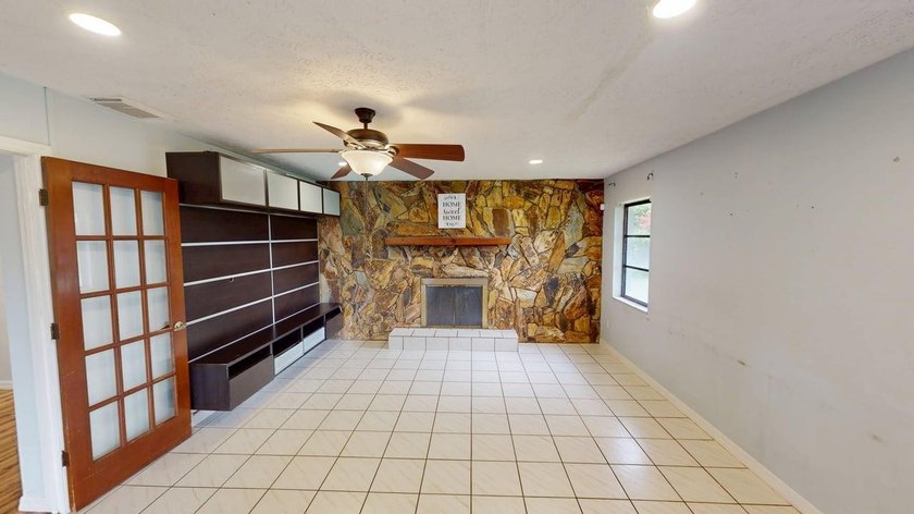 Welcome to this charming single-story residence located in Port - photo 20
