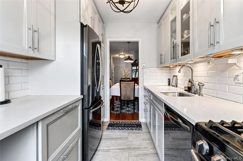 Let this unit sweep you off your feet! True three-bedroom, two - photo 28