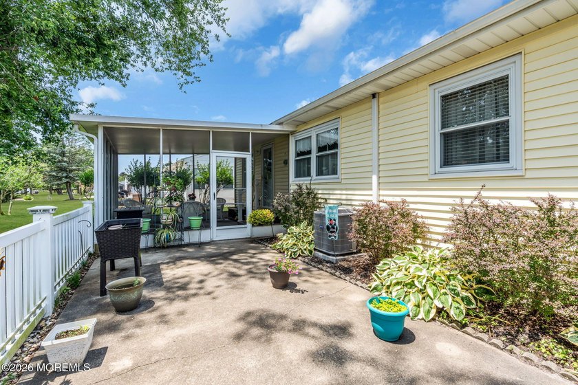 Move right into this well-maintained 2-bedroom, 2-bath home in - photo 38