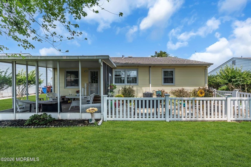Move right into this well-maintained 2-bedroom, 2-bath home in - photo 42
