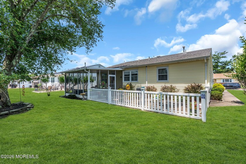 Move right into this well-maintained 2-bedroom, 2-bath home in - photo 45