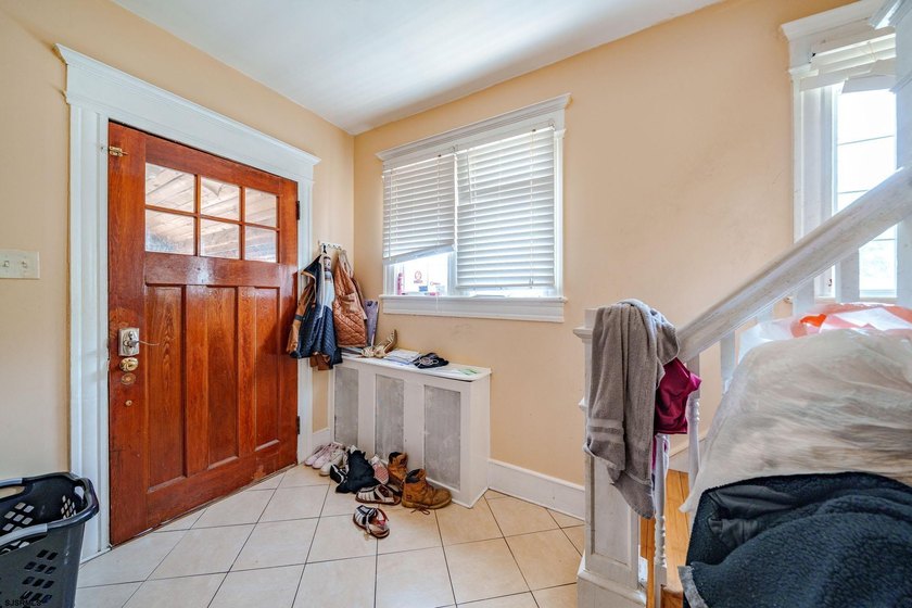 Rare Investment Opportunity! Legal duplex, Unit 1 consists of 3 - photo 3