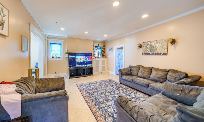 Rare Investment Opportunity! Legal duplex, Unit 1 consists of 3 - photo 5