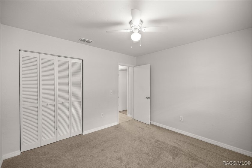 Spacious 3 bedroom, 2 bath home on oversized lot with Large - photo 19
