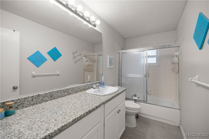 Spacious 3 bedroom, 2 bath home on oversized lot with Large - photo 21