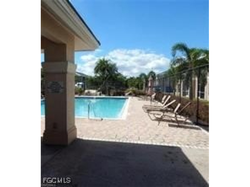 Welcome to this charming 2nd floor 2 bed/2 bath split bedroom - photo 2