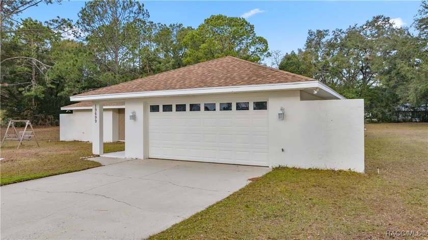 Spacious 3 bedroom, 2 bath home on oversized lot with Large - photo 25