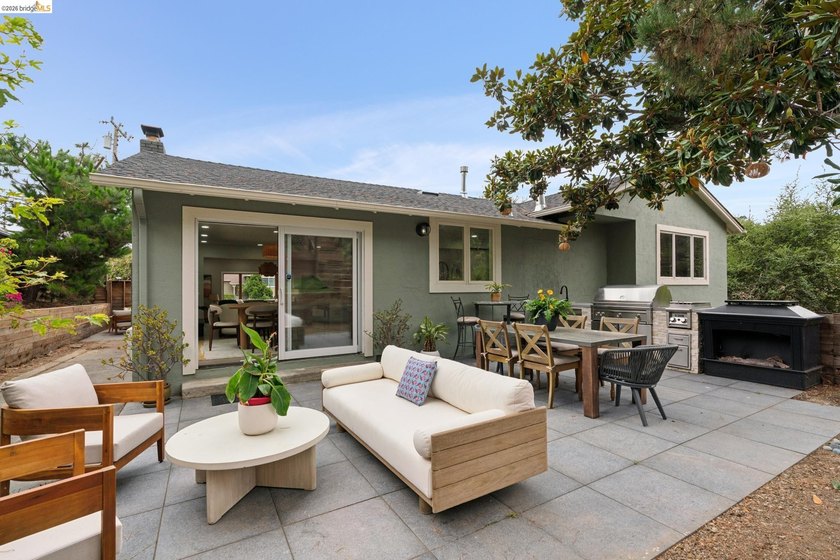 Tucked away in Oakland's desirable Grass Valley neighborhood - photo 29