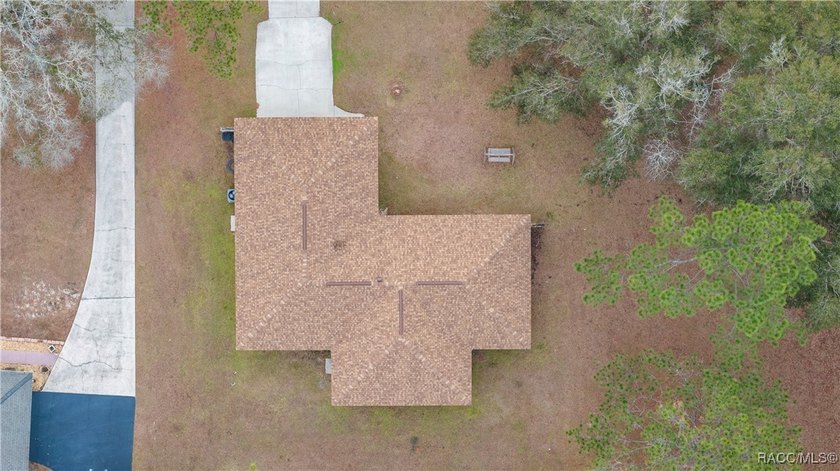 Spacious 3 bedroom, 2 bath home on oversized lot with Large - photo 32