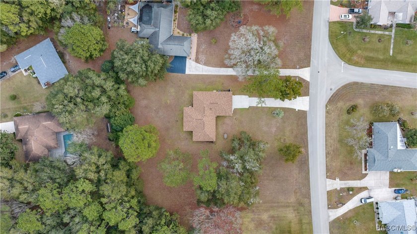 Spacious 3 bedroom, 2 bath home on oversized lot with Large - photo 33