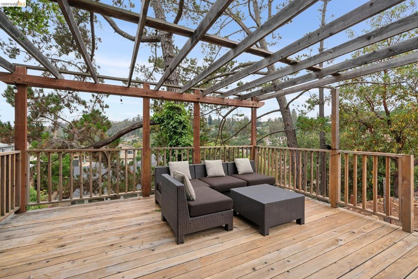 Tucked away in Oakland's desirable Grass Valley neighborhood - photo 37