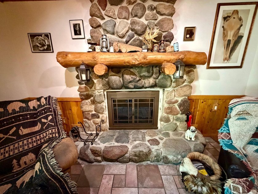 Welcome home to this warm and inviting two-owner property - photo 41