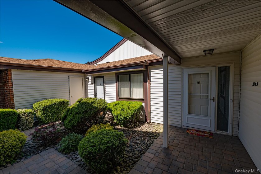 Welcome to this diamond *Ranch Model* located in the desirable - photo 4