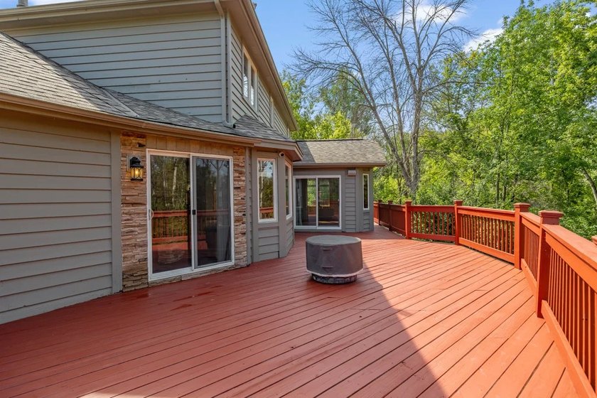 Welcome to your own private retreat on 3.1 scenic acres. This - photo 9