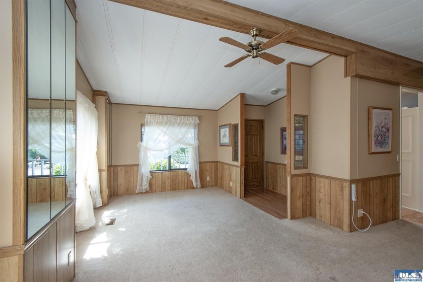 Outstanding, sunny location in Parkwood! This home is situated - photo 13