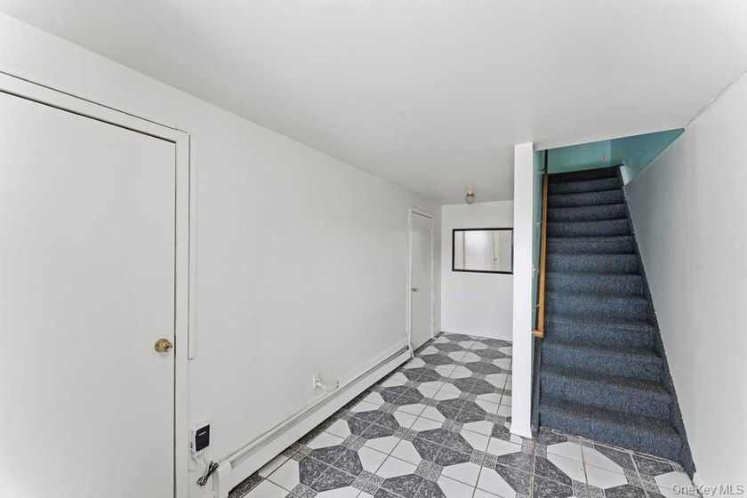 Welcome to 129-15 Sidway Place! A well-maintained attached brick - photo 24