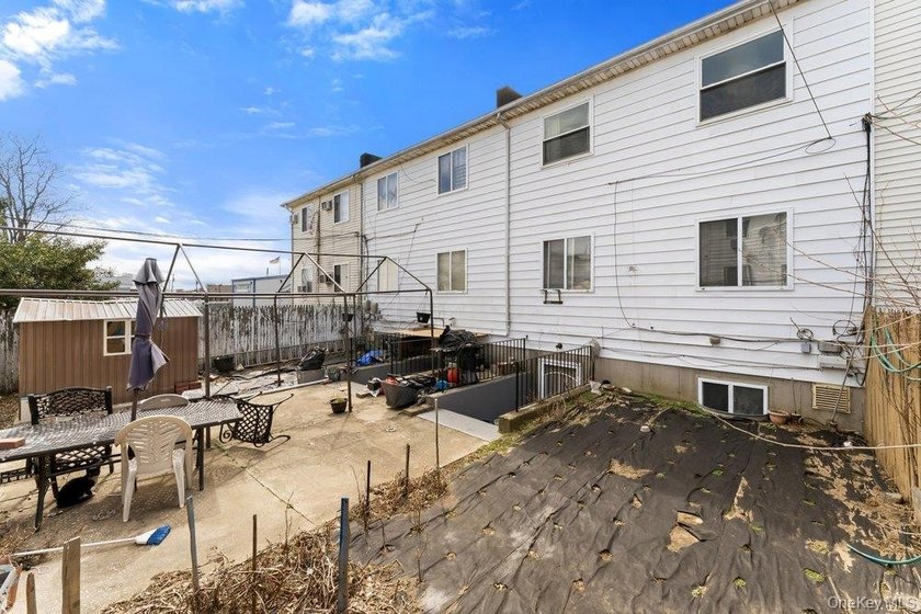 Welcome to 129-15 Sidway Place! A well-maintained attached brick - photo 28