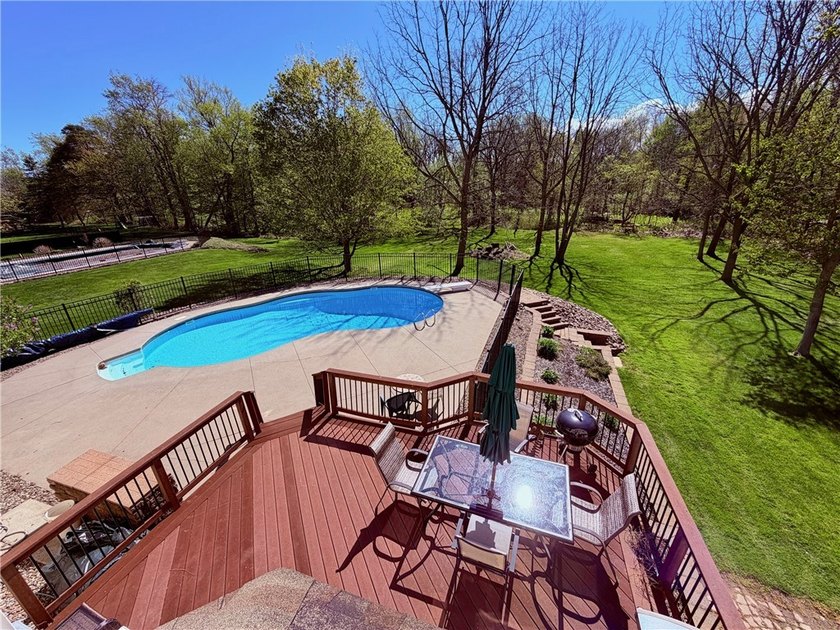 Spacious 4-bedroom, 2.5-bath home featuring a dramatic 2-story - photo 31