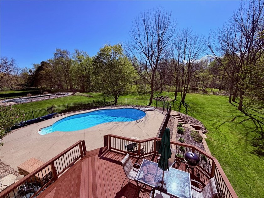 Spacious 4-bedroom, 2.5-bath home featuring a dramatic 2-story - photo 32