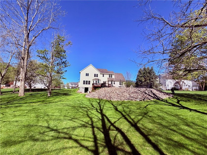 Spacious 4-bedroom, 2.5-bath home featuring a dramatic 2-story - photo 39