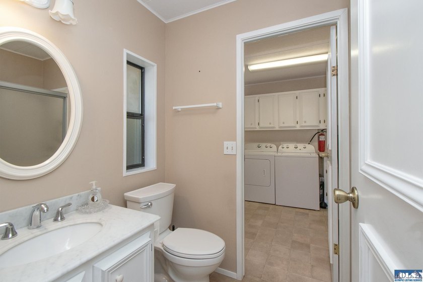 Outstanding, sunny location in Parkwood! This home is situated - photo 43