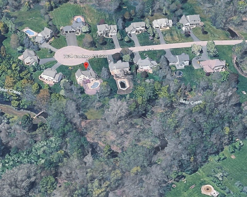 Spacious 4-bedroom, 2.5-bath home featuring a dramatic 2-story - photo 44