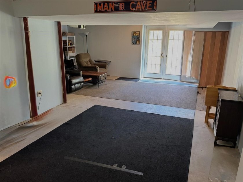 Spacious 4-bedroom, 2.5-bath home featuring a dramatic 2-story - photo 46