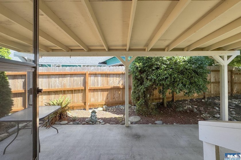 Outstanding, sunny location in Parkwood! This home is situated - photo 50