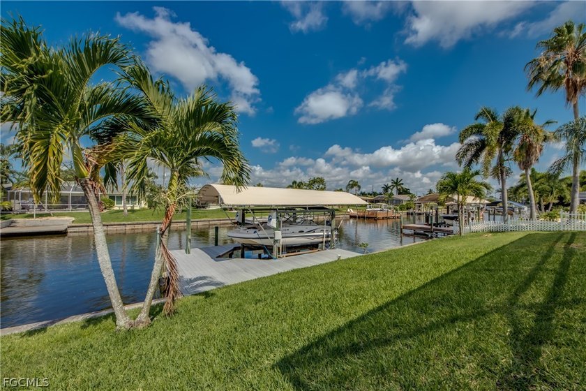 Turnkey and in a desirable neighborhood, the Cape Coral Yacht - photo 6