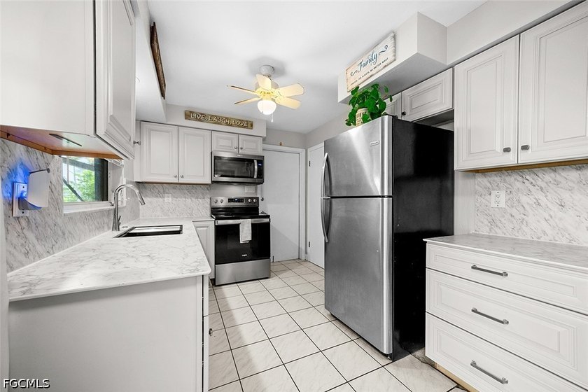 Charming pool home in the highly desirable SE Cape Coral Country - photo 15