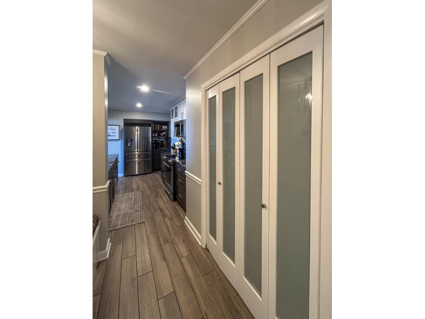 Spectacular Riverview 9th floor condo with panoramic views of - photo 25