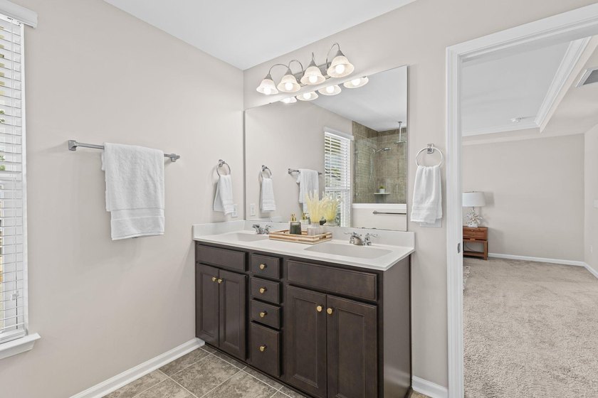 Welcome to 2073 Kemmerlin Street, a beautifully appointed home - photo 25