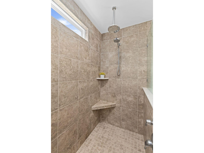 Welcome to 2073 Kemmerlin Street, a beautifully appointed home - photo 27