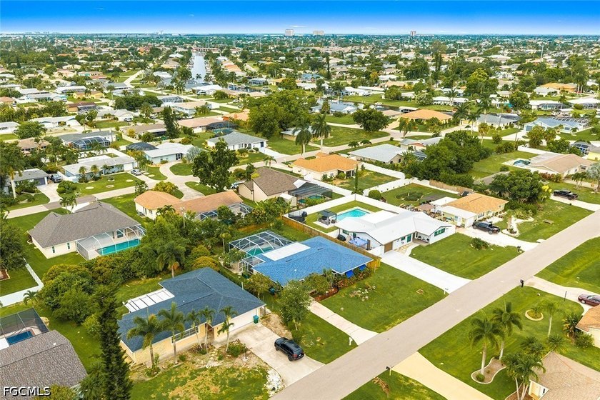 Charming pool home in the highly desirable SE Cape Coral Country - photo 36
