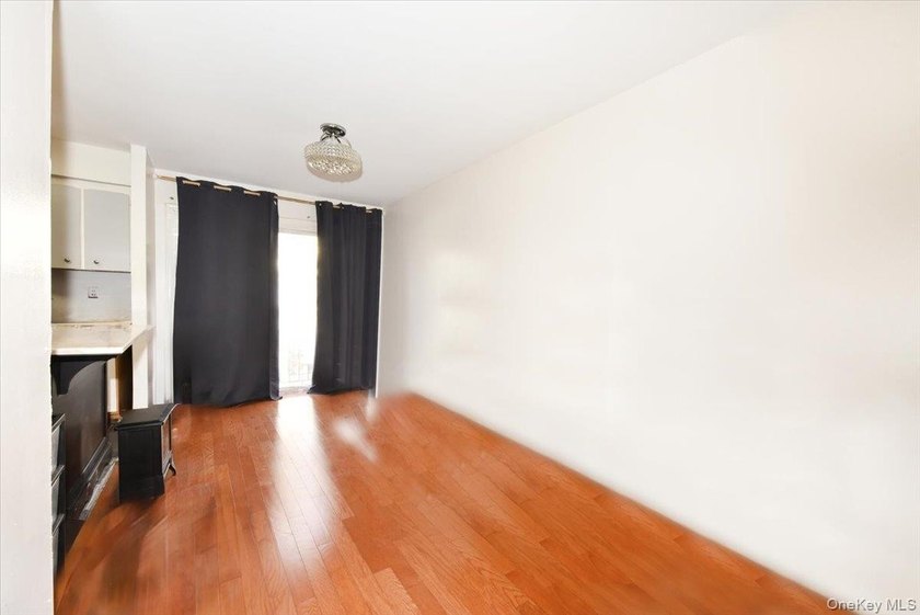 Welcome to this well-maintained 3-bedroom, 2.5-bathroom home in - photo 6