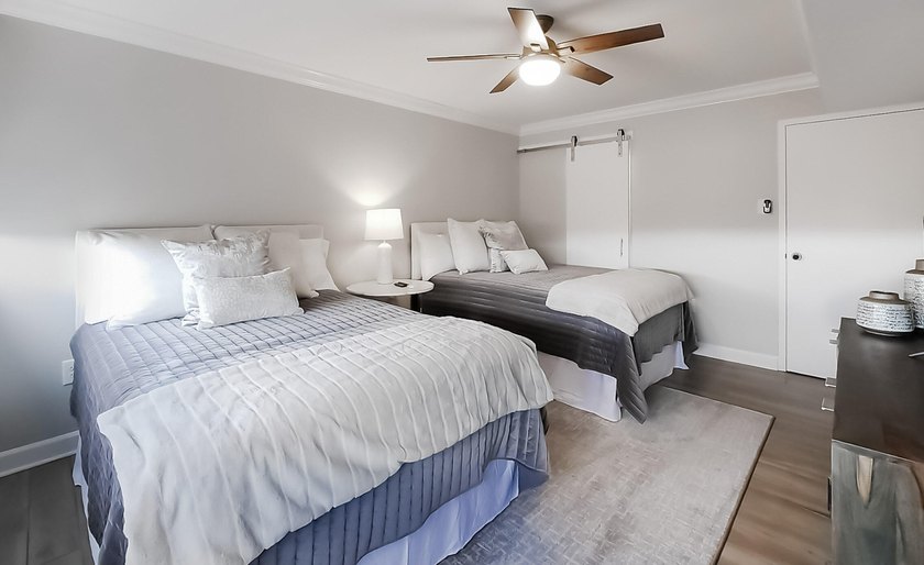 Spectacular Riverview 9th floor condo with panoramic views of - photo 39