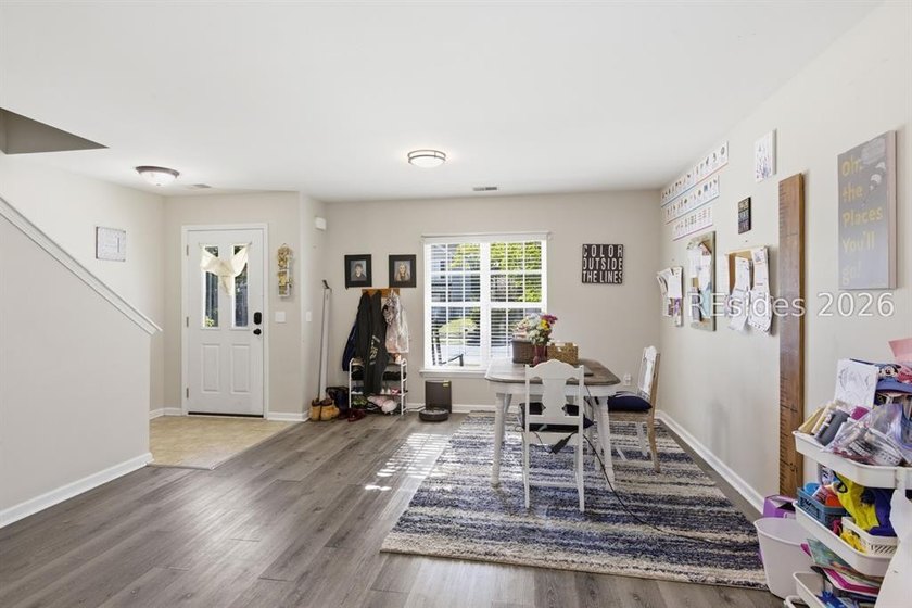 Welcome to this 4-bed, 2.5-bath with a great family floorplan - photo 4