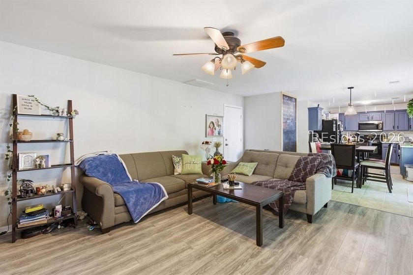 Welcome to this 4-bed, 2.5-bath with a great family floorplan - photo 7