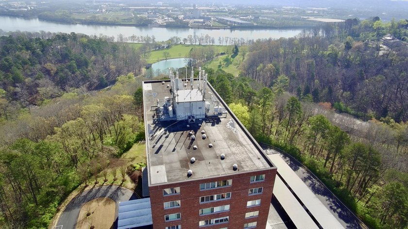 Spectacular Riverview 9th floor condo with panoramic views of - photo 48