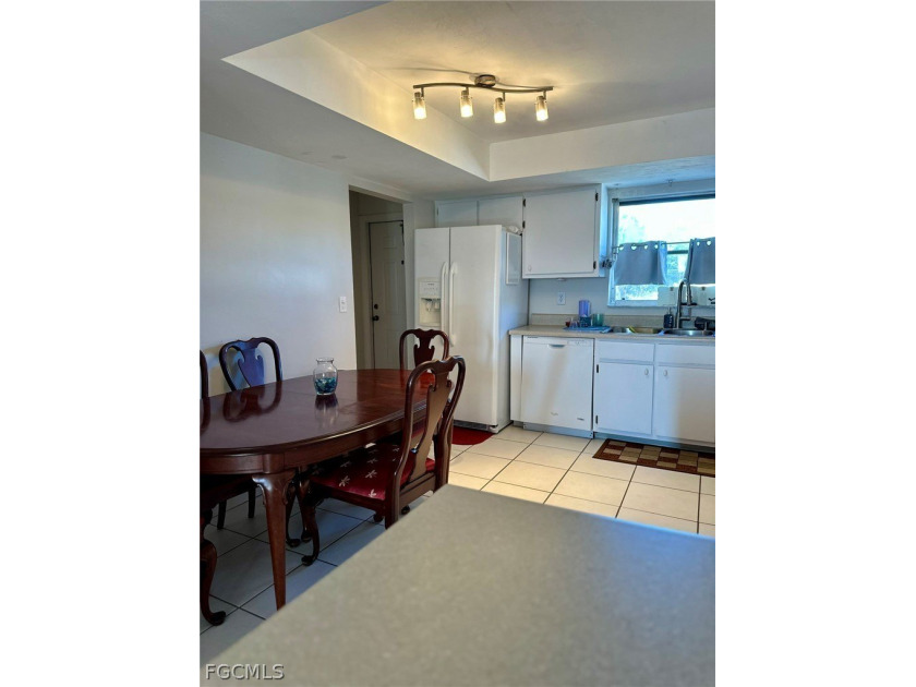 Welcome to Lochmoor on the Green! This well maintained 2-bedroom - photo 5