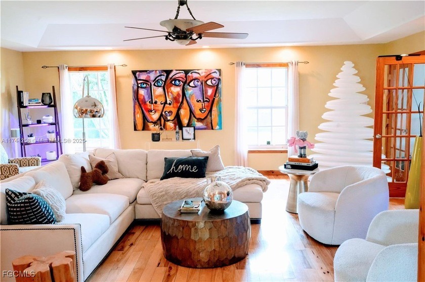 This inviting &amp; cozy 4-bedroom, 3-bathroom originally started as - photo 7