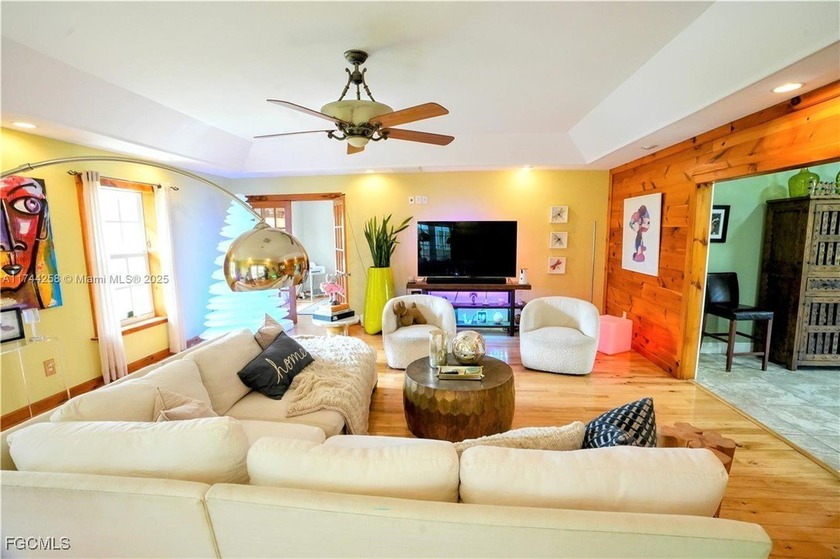 This inviting &amp; cozy 4-bedroom, 3-bathroom originally started as - photo 8