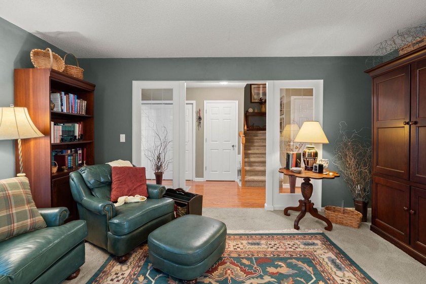 Nestled on a beautiful lot in the established Shadowmoss - photo 11