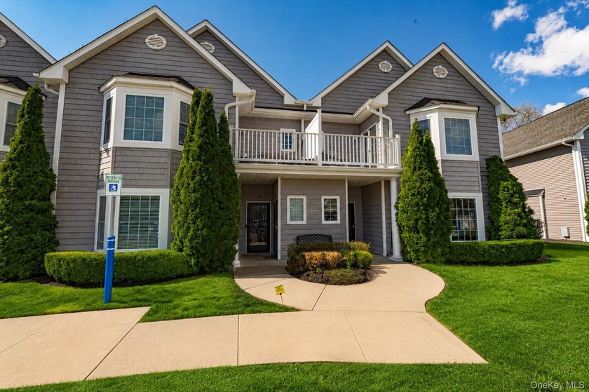 Comfortable and spacious condo in Oak Creek Commons. Fantastic 2 - photo 2