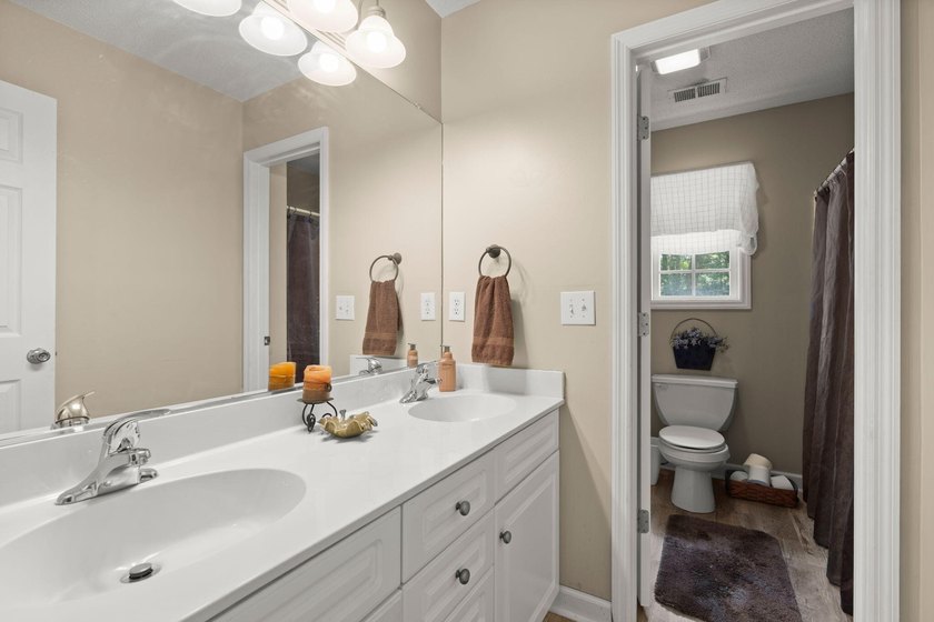 Nestled on a beautiful lot in the established Shadowmoss - photo 23